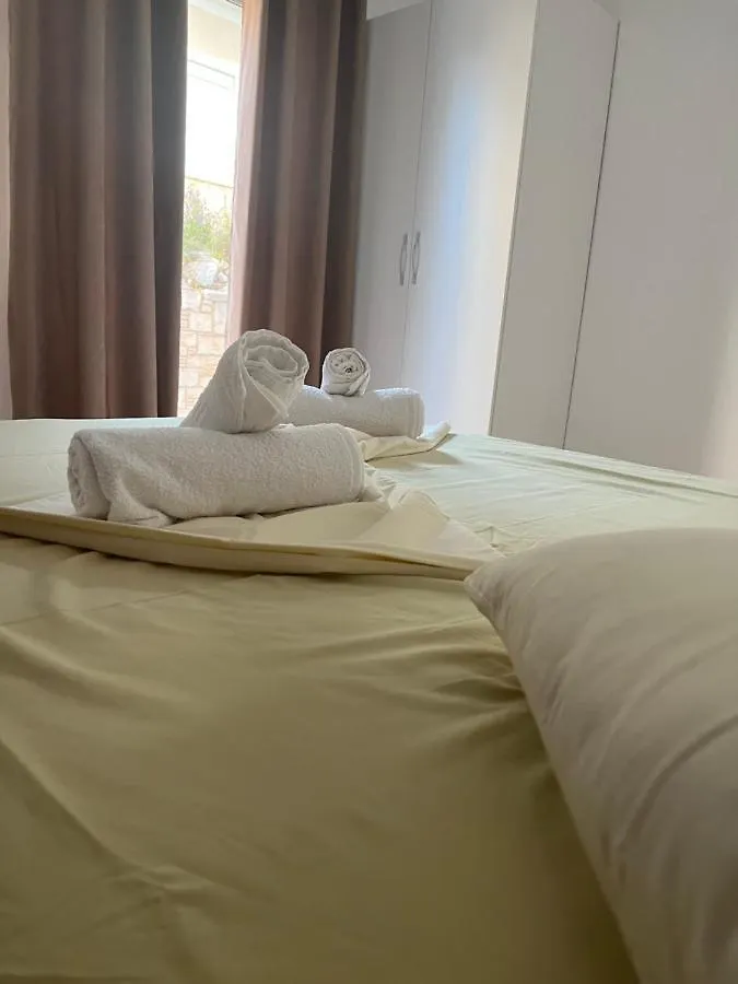 Frankos Apartaments Sarande